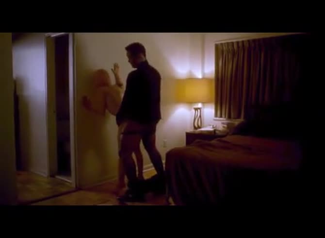 Video :Petite college babe got smashed by a huge muscular dude